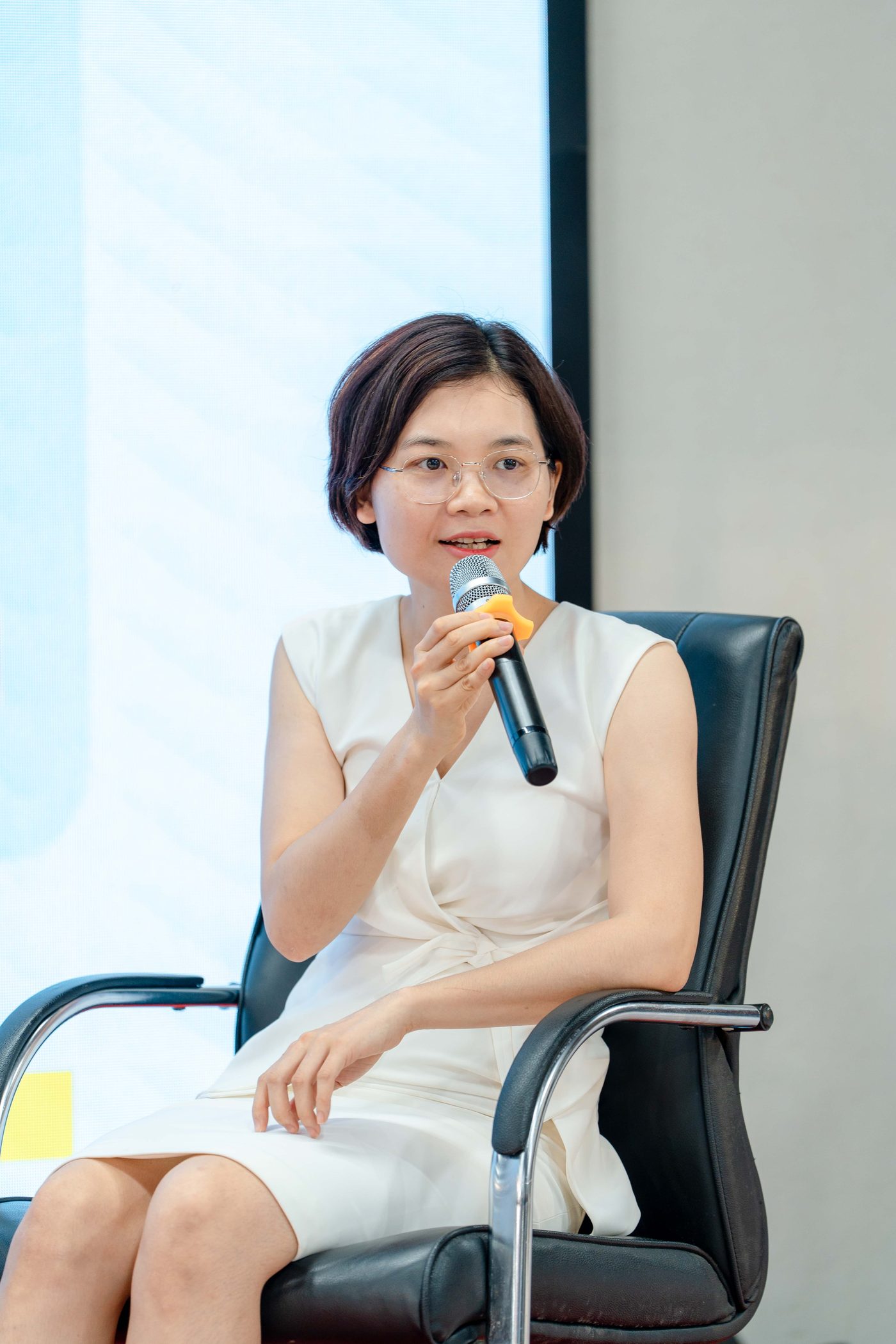 Việt Phương tham gia phiên thảo luận tại hội thảo doanh nghiệp
